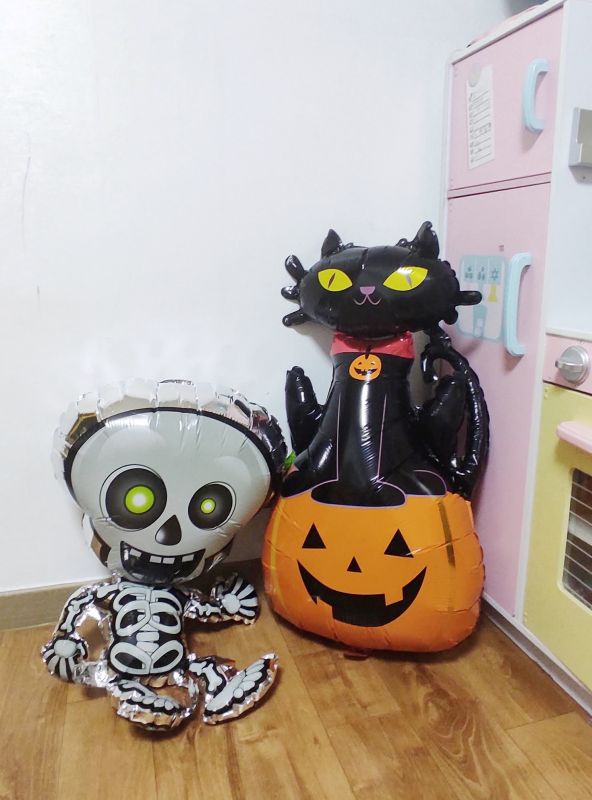 해골 풍선과, 고양이와 잭오랜턴 풍선