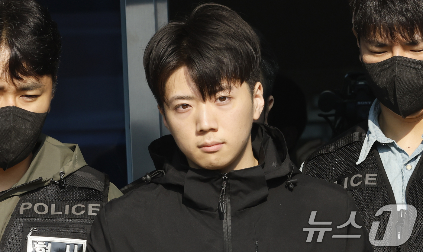 장윤기 아버지의 법정 증언과 피해자 사과 관련 보도 사진