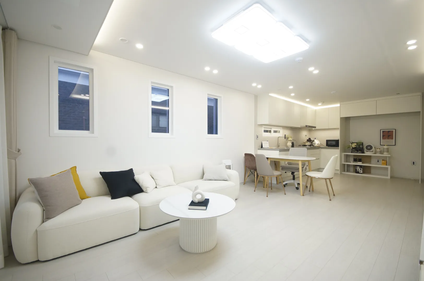 수원시 권선구 세류동 3룸 쓰리룸 신축빌라 주방 거실 전경