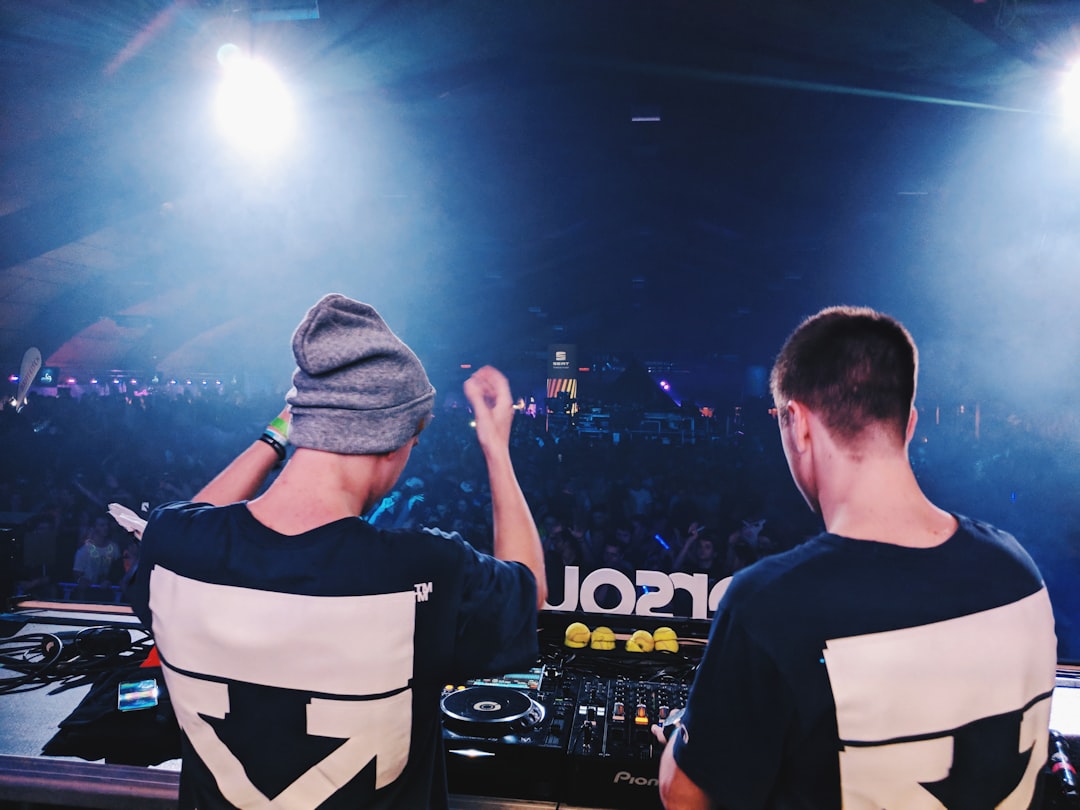 DJ