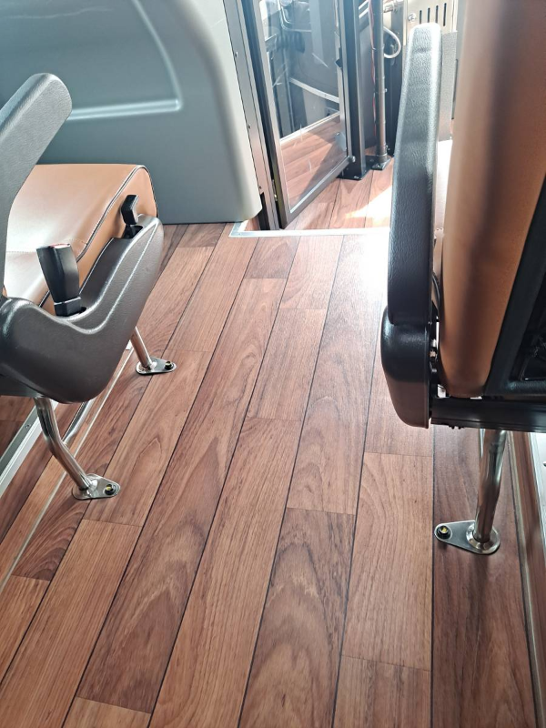 G8808 버스 마루바닥