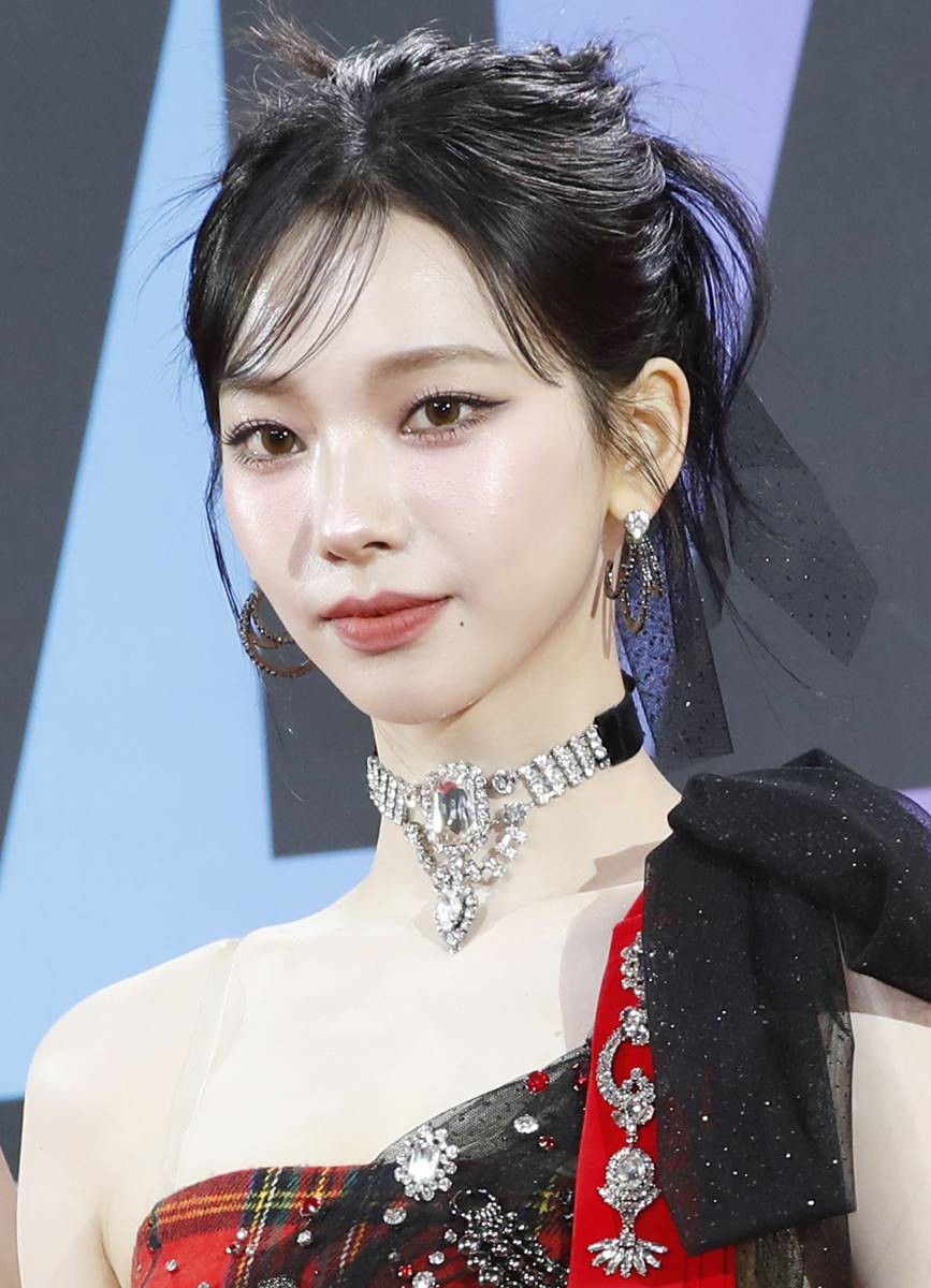 에스파 카리나 배우 이재욱 커플 공개 열애 5주 만에 결별... 팬들의 품으로 돌아온 카리 에스파 카리나 배우 이재욱 커플 공개 열애 5주 만에 결별... 팬들의 품으로 돌아온 카리