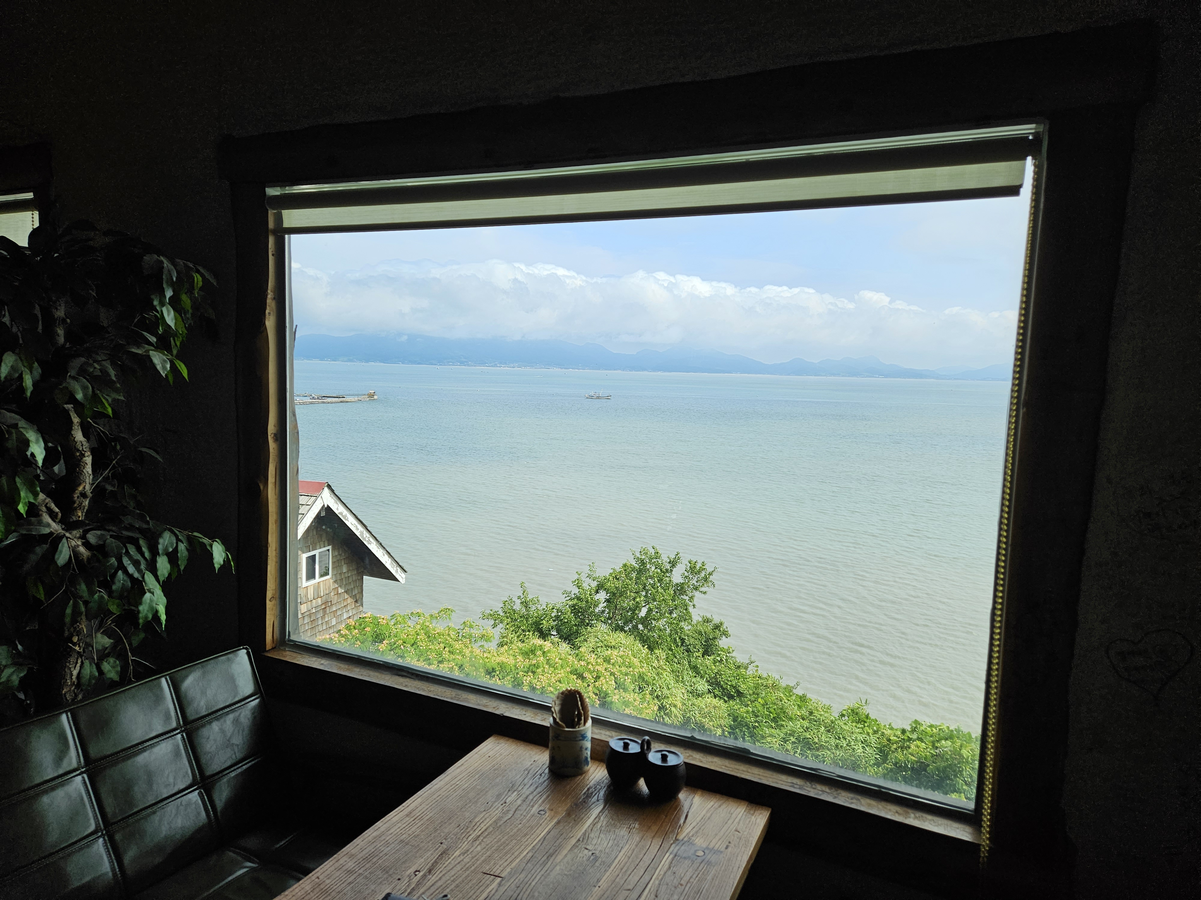 2층에서 바라본 바다 뷰