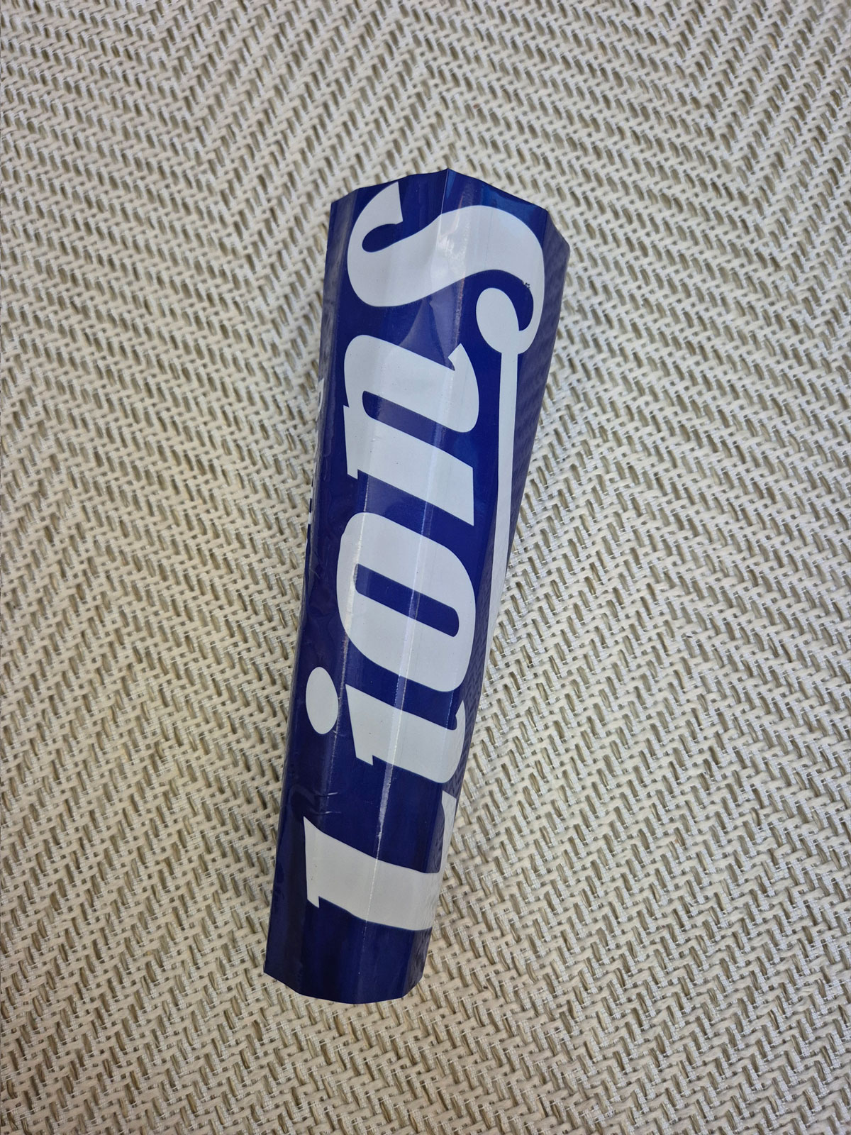 크기에 맞게 잘려나간 팔각봉 필름