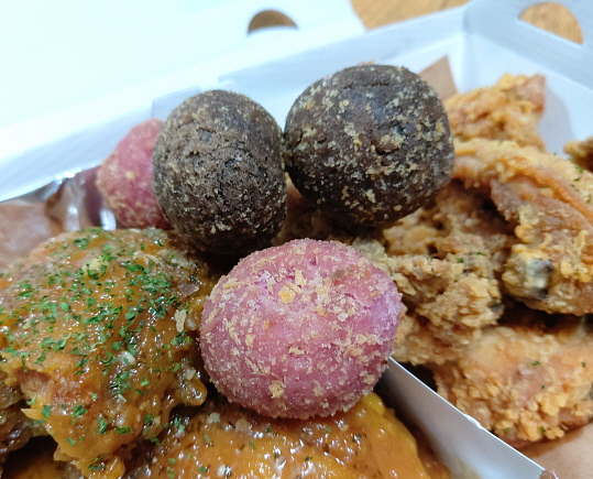 초코맛 딸기맛 치즈볼