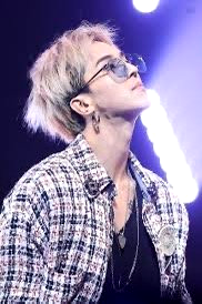 송민호 부실 복무 인정 재입대 징역 정리