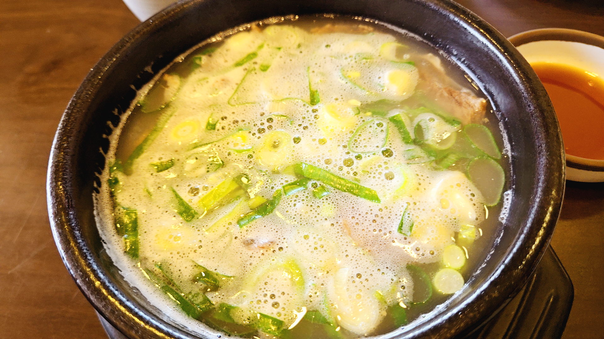 밥을 만 곰탕