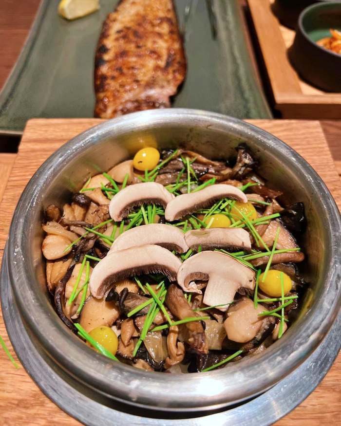 토요일은 밥이좋아 한남동 이태원 트러플 버섯 솥밥 맛집 통영 굴솥밥 해산물솥밥 반건조 생선솥밥 버터장조림솥밥 서울 핫플 6미 토밥 좋아 추천 방송정보