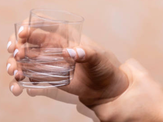 파킨슨병에 의한 손떨림 현상