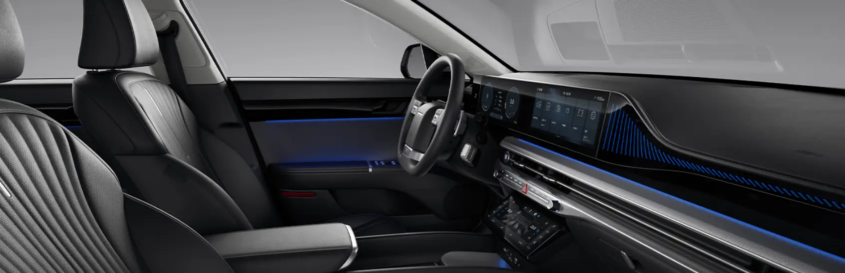 검은색 시트와 핸들사이 파란색이 빛나는 그랜저 내부