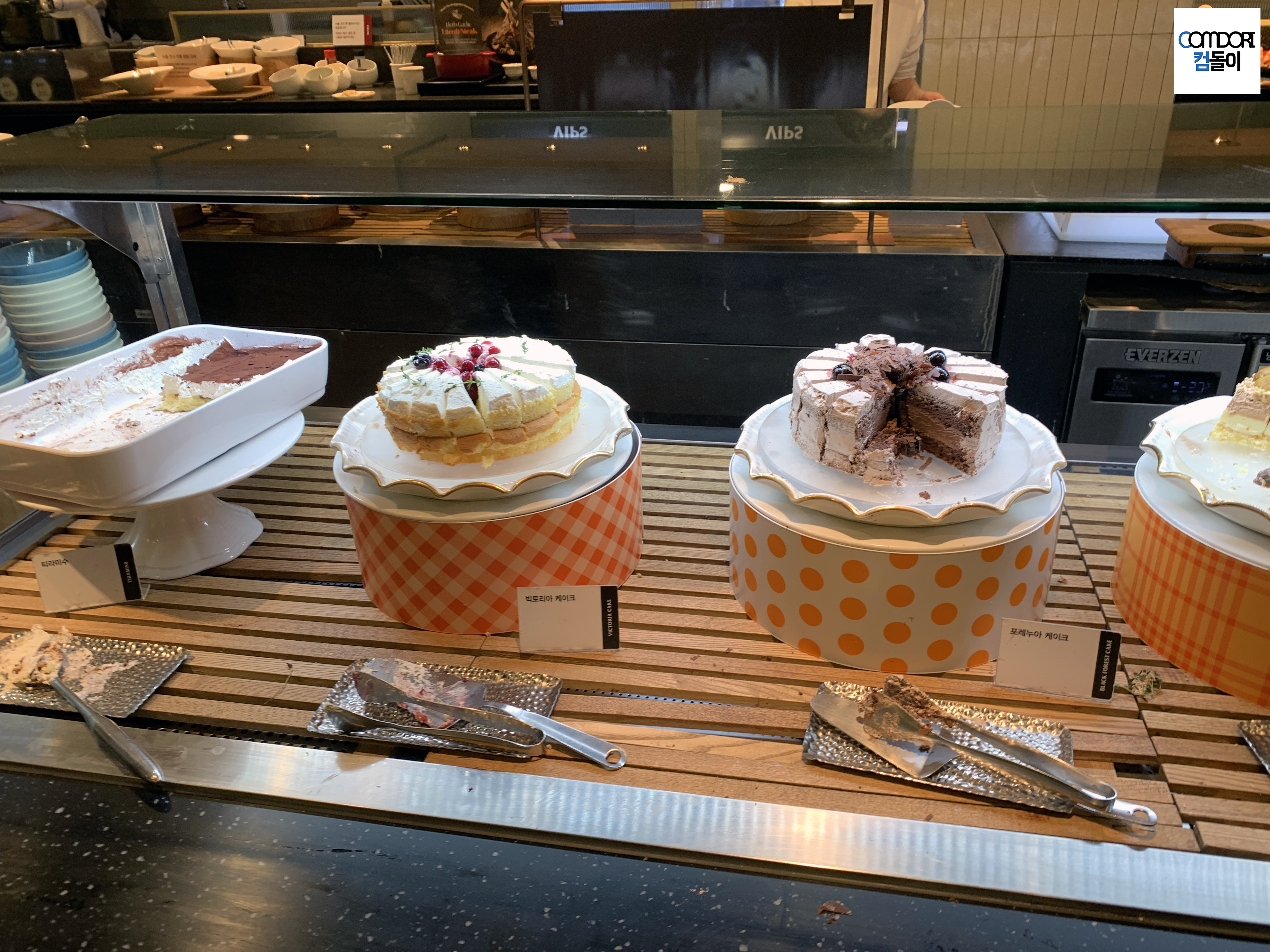 빅토리아 케이크, 포레누아 케이크