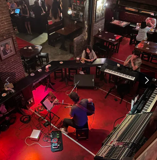 재즈바 실내 공연 사진