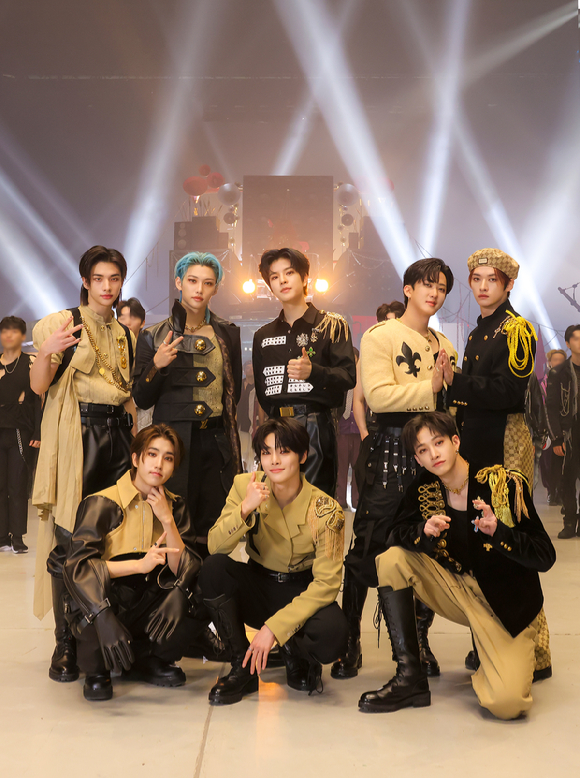 스트레이키즈 &amp;#39;락&amp;#39; 뮤직비디오 비하인드컷 [사진=JYP엔터테인먼트]