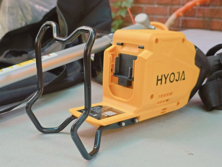 충전 무선 전동예초기에 대한 사진