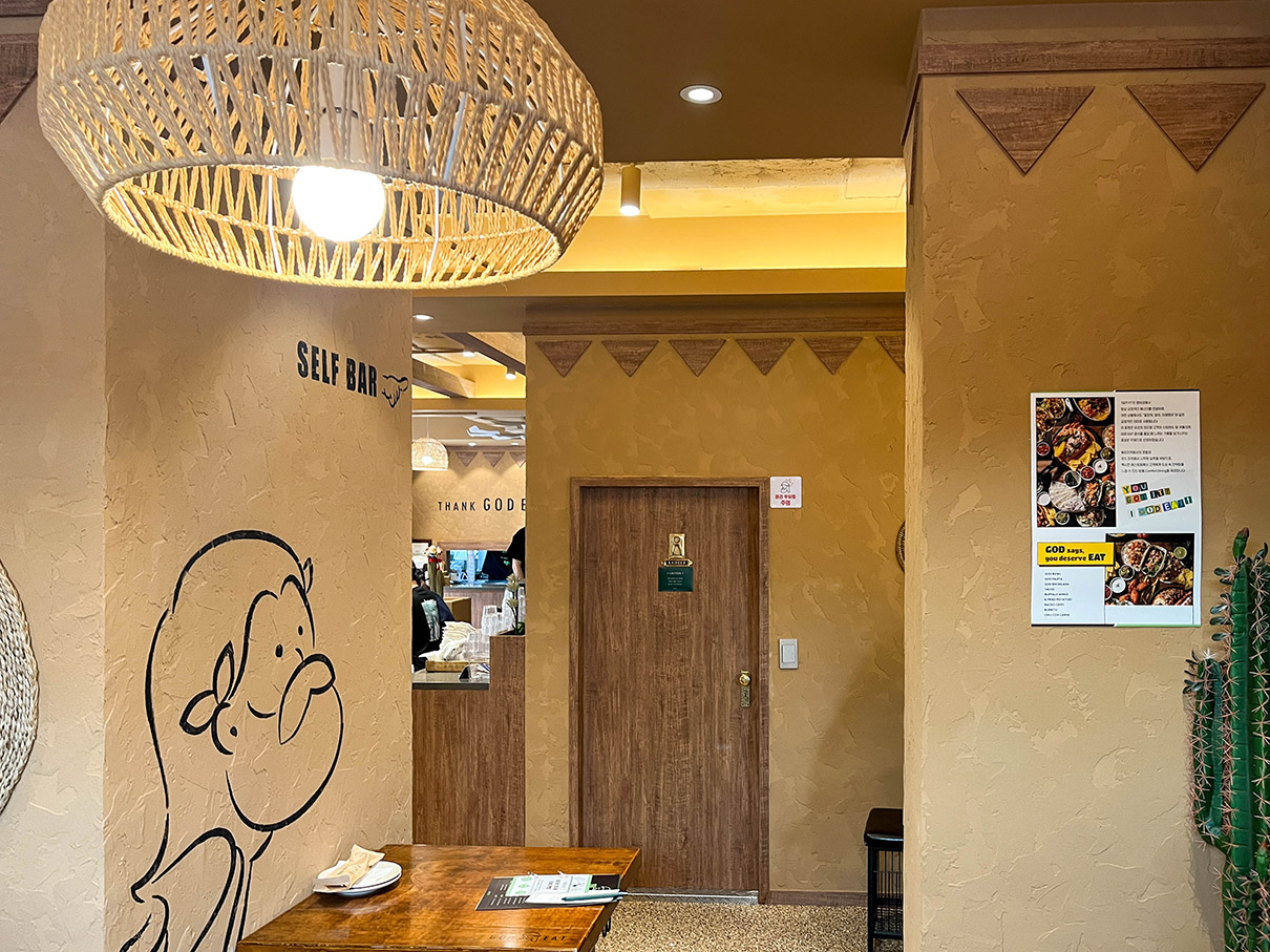 갓잇 해리단길점 내부