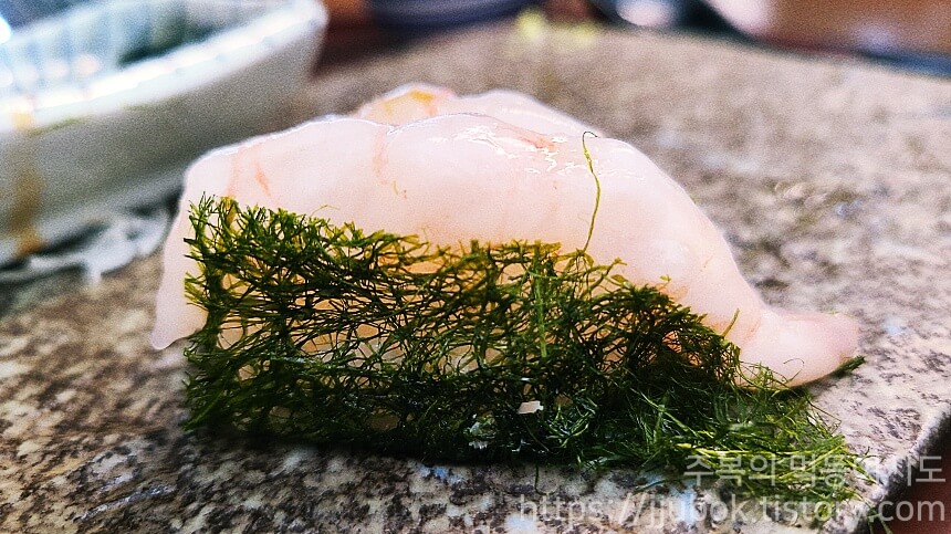 고쉐프의-신선한-초밥-단새우-감태-2