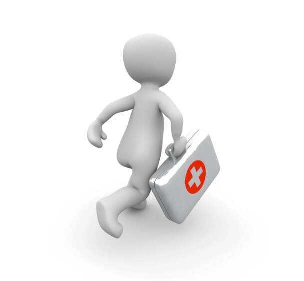 구급대원이 뛰어가는 모습