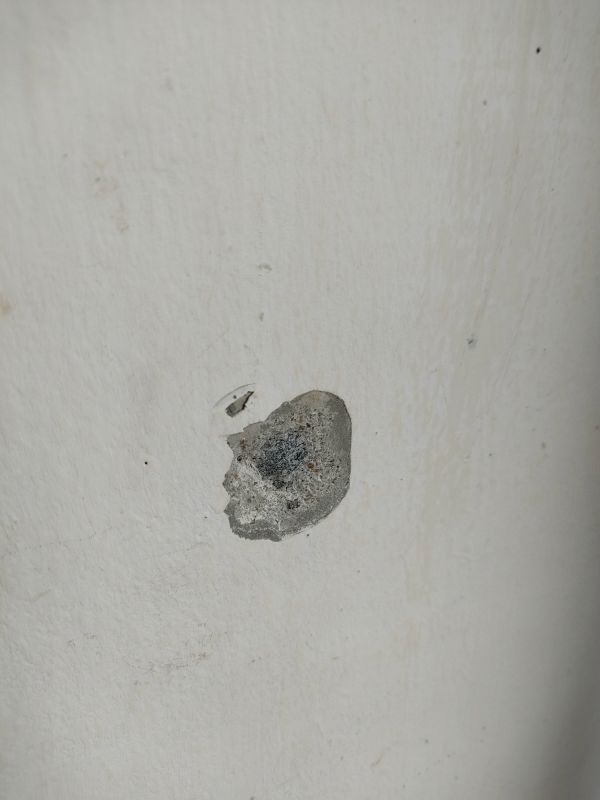 벽면에 푹파져 있는 모습