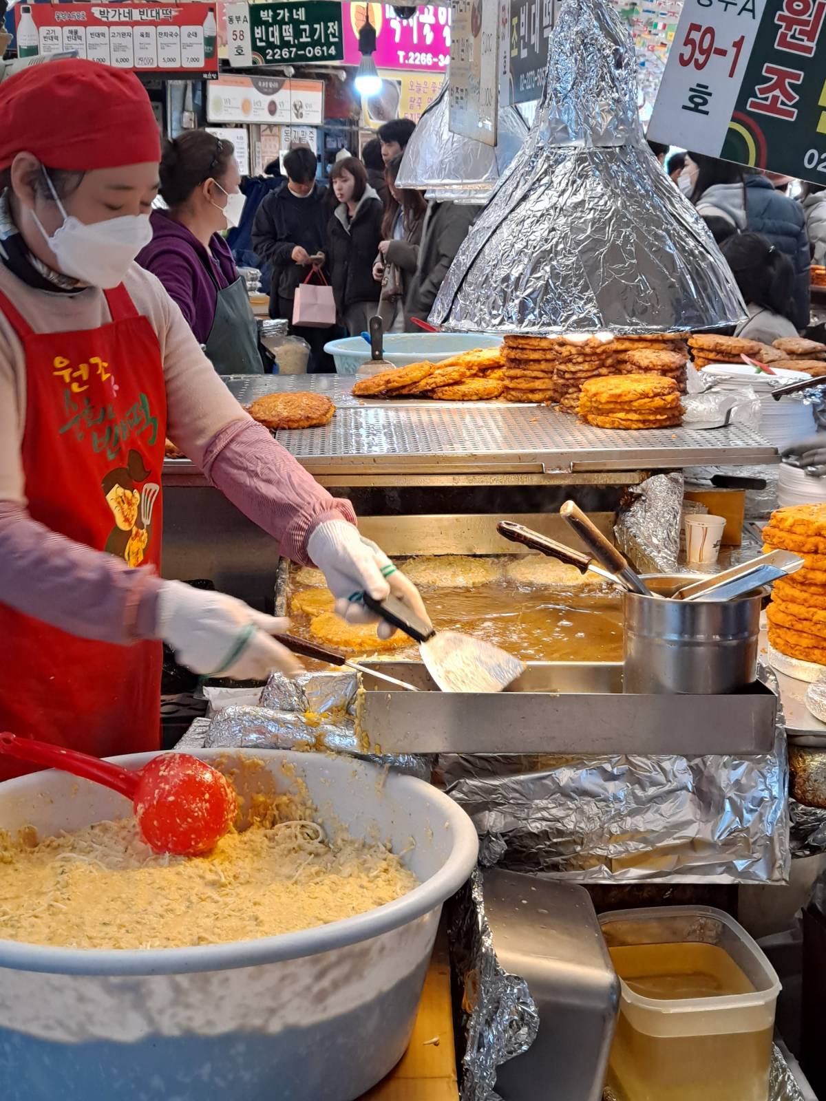 연신 빈대떡 만드는중