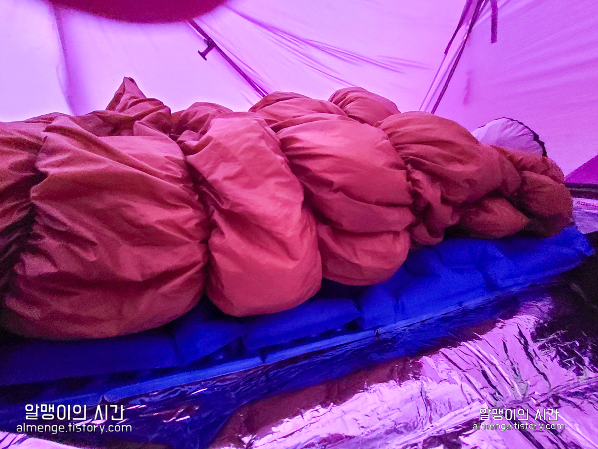 차박, 백패킹 매트 - 네이처하이크 싱글 에어매트 6.5 실사용 후기 - undefined - 네이처하이크 싱글 에어매트 실사용 후기 - 4. 동계엔 단독 사용 불가능 차박, 백패킹 매트 - 네이처하이크 싱글 에어매트 6.5 실사용 후기 - undefined - 네이처하이크 싱글 에어매트 실사용 후기 - 4. 동계엔 단독 사용 불가능