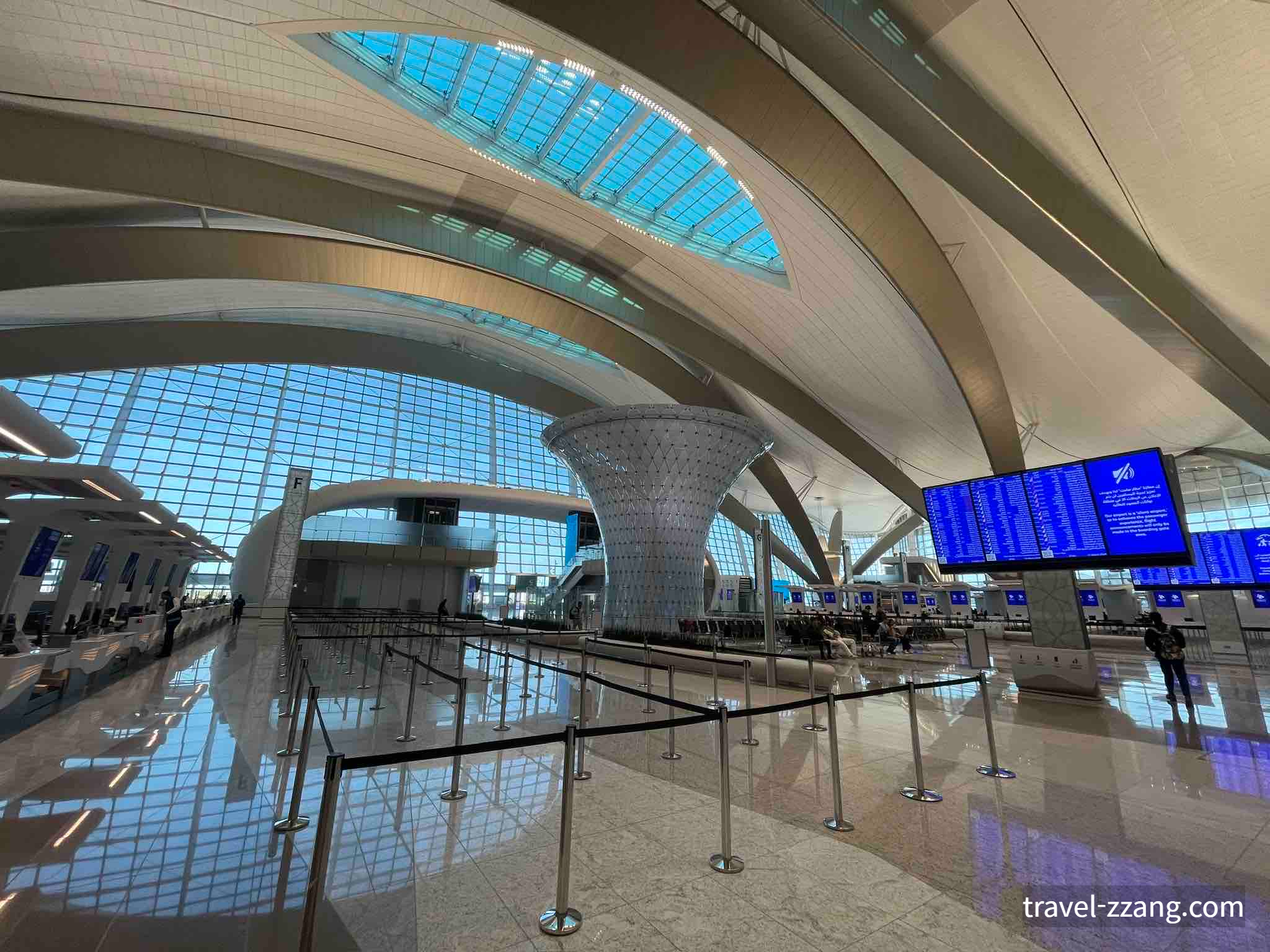 아부다비 신공항 내부