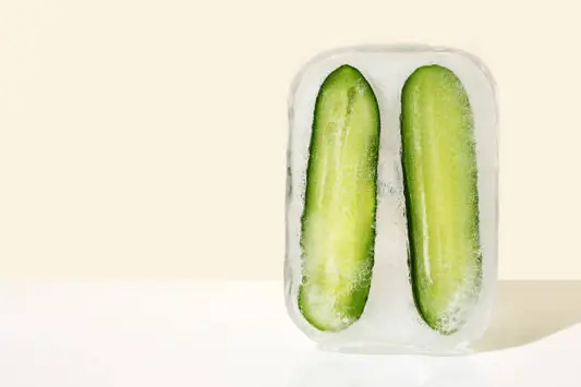 프로즌-큐컴버로-한번에-해결하는-부기-제거와-맑고-생기-있는-피부