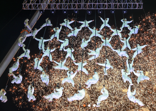 개막작 공중 불꽃 퍼포먼스3