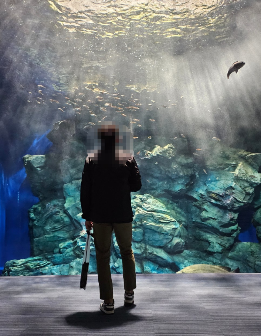 수족관내 인물사진
