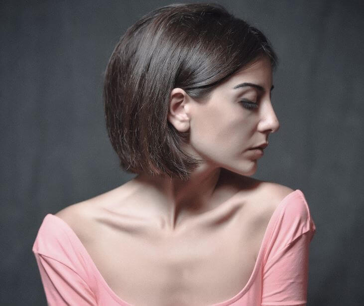 깨끗한 피부의 여성