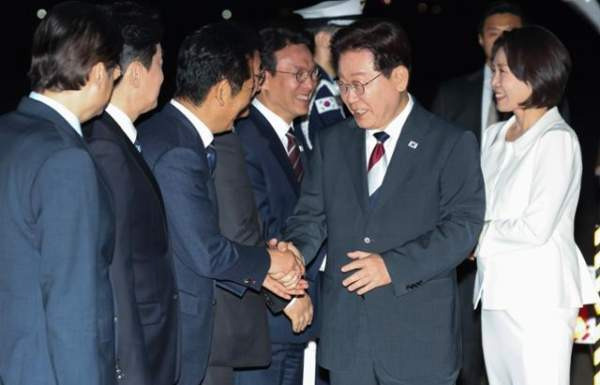 이 대통령 순방 귀국, 인도&middot;베트남 순방 8000만불 수출 성과와 호르무즈 봉쇄 위기 관리