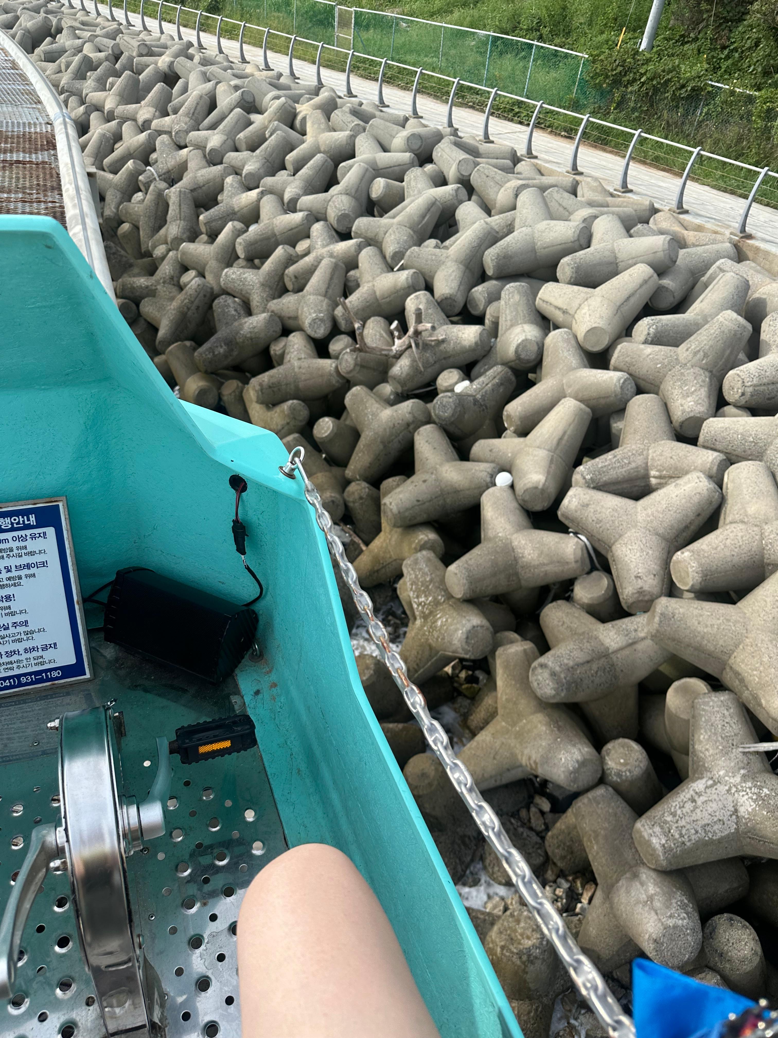 Travel Review 2: Boryeong, Daecheon, and Muchangpo in Chungnam, Korea (Family Travel Destination Recommendation, Muchangpo Beache Palace, Mudflat Experience, Sky Bike Price &amp; Duration, Daecheon Restaurants &amp; Lunch Spots, Daecheon Beach, Stunning Sunset, Closed Sanghwawon, Daecheon Port Fish Market, Useong Fisheries, Suyeonho Fisheries, Muchangpo Beache Palace, Ocean View, Lodging with Kitchen Facilities, Muchangpo Pension)