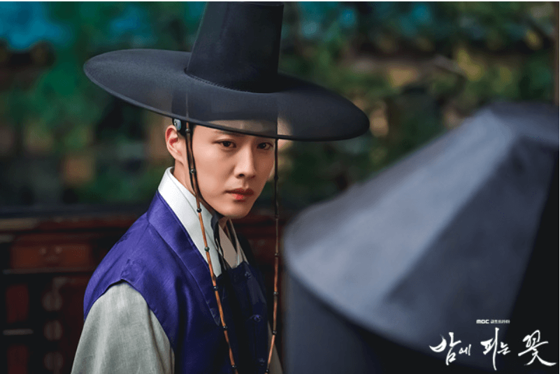 밤에 피는 꽃 수호