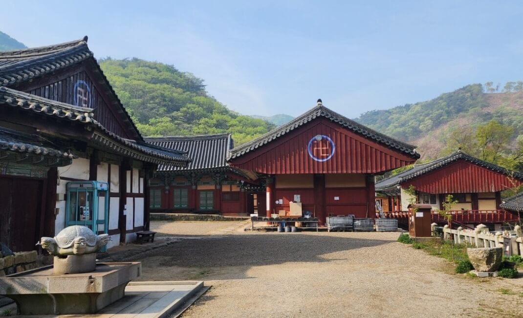 여수 흥국사 : 나라가 잘되길 기원하는 염원을 담은 호국 불교의 성지 고려후기 승려 보조국사 지눌이 창건한 사찰