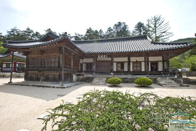 청암사-극락전