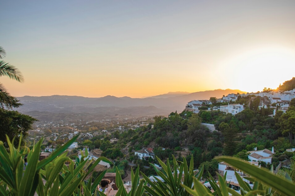 산에서 바라본 미하스 사진