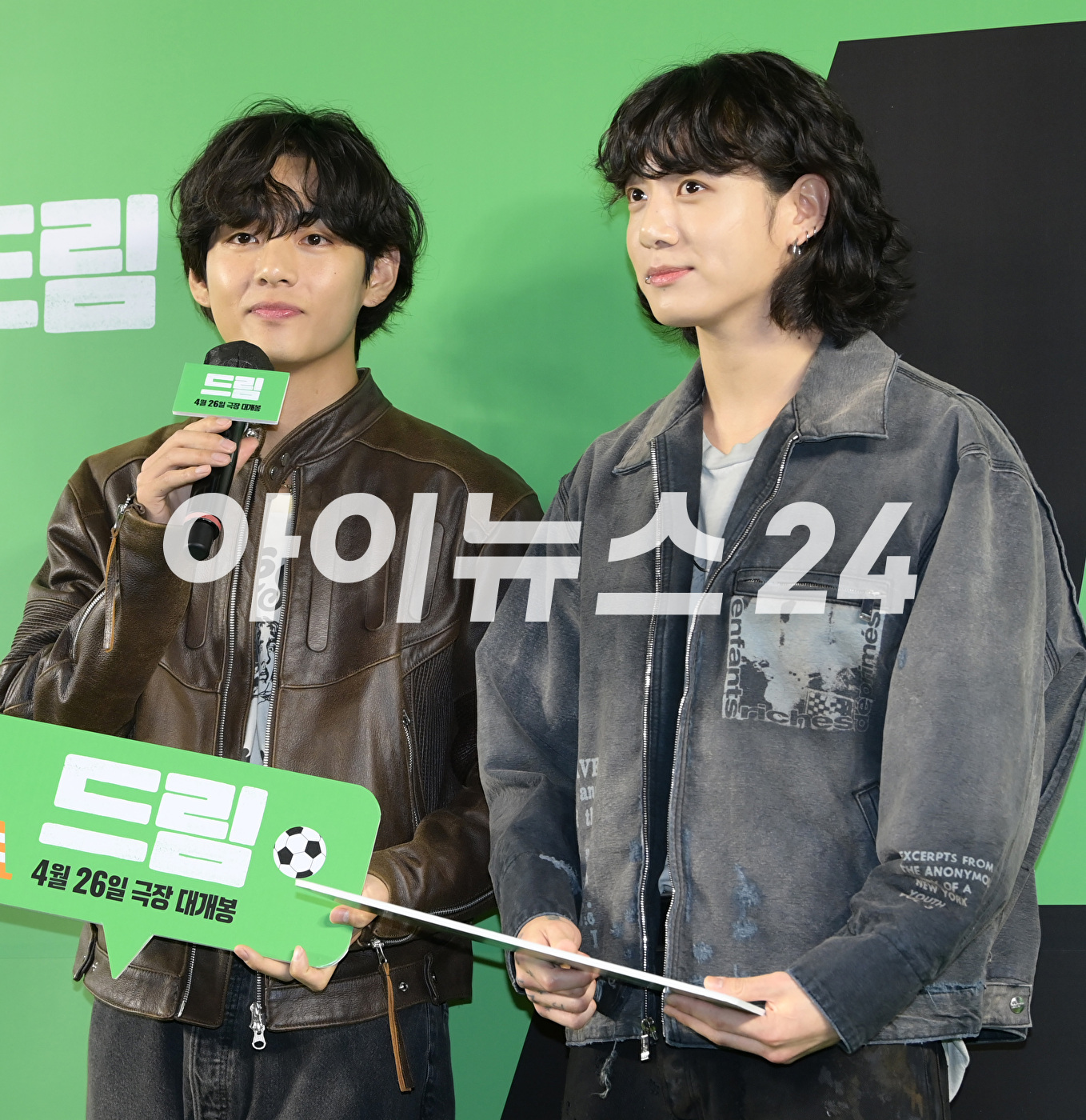 그룹 방탄소년단(BTS) 뷔(김태형)가 24일 오후 서울 강남구 삼성동 메가박스 코엑스에서 열린 영화 &#39;드림&#39;(감독 이병헌) VIP 시사회에 참석하고 있다. [사진=정소희 기자]