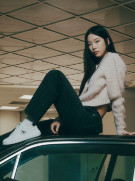 카즈하 화이트 운동화 코디