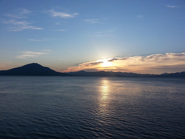 img src="parents_family_coast_trip_drive.jpg"alt="부모님과 함께 떠나는 국내 바다 여행 추천"