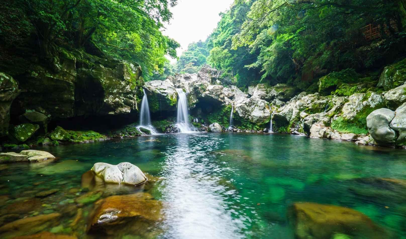 jeju-donnaeko-waterfall