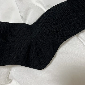 적당한 두께의 일오공칠 양말 중간
