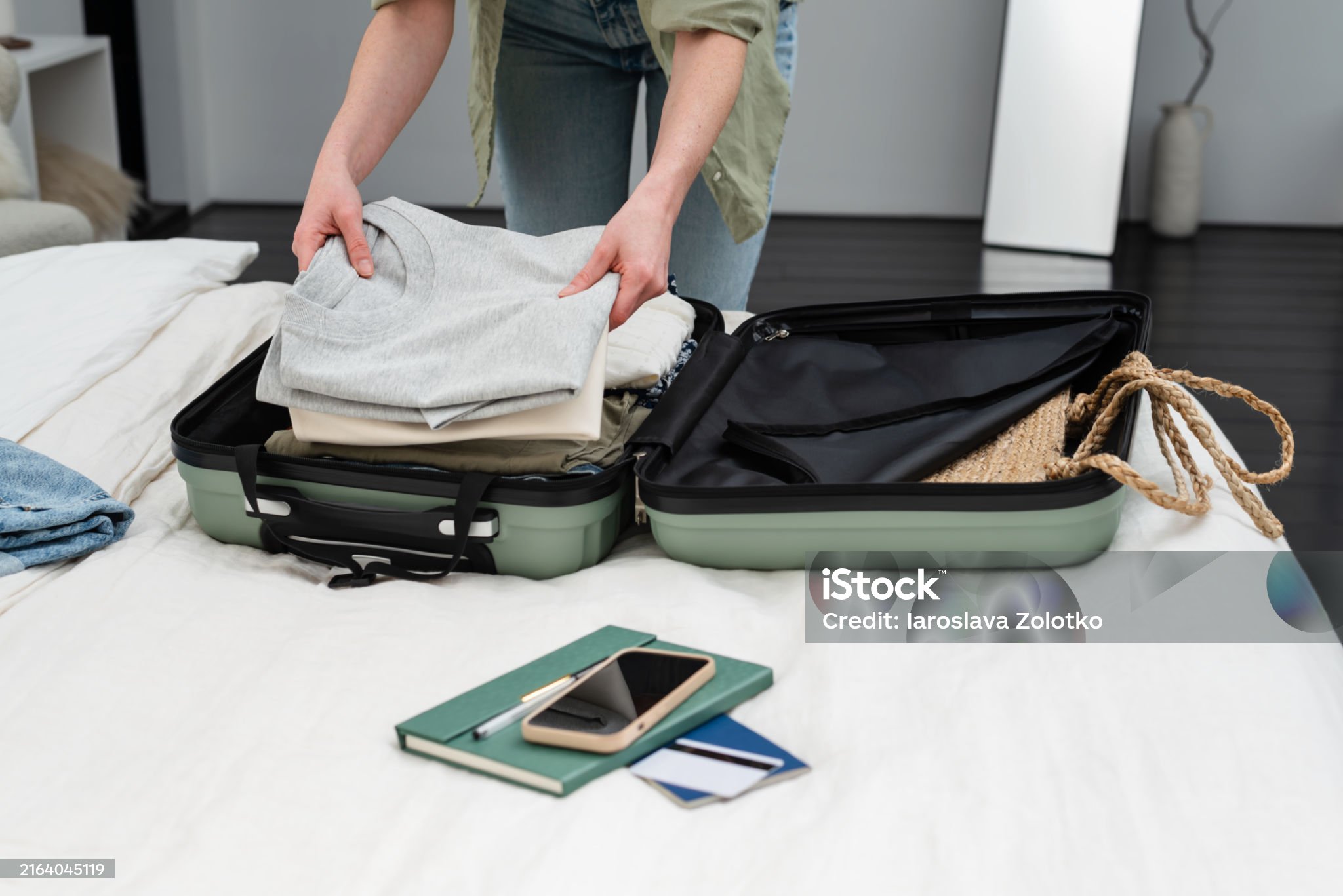 여행가방 준비하는 모습