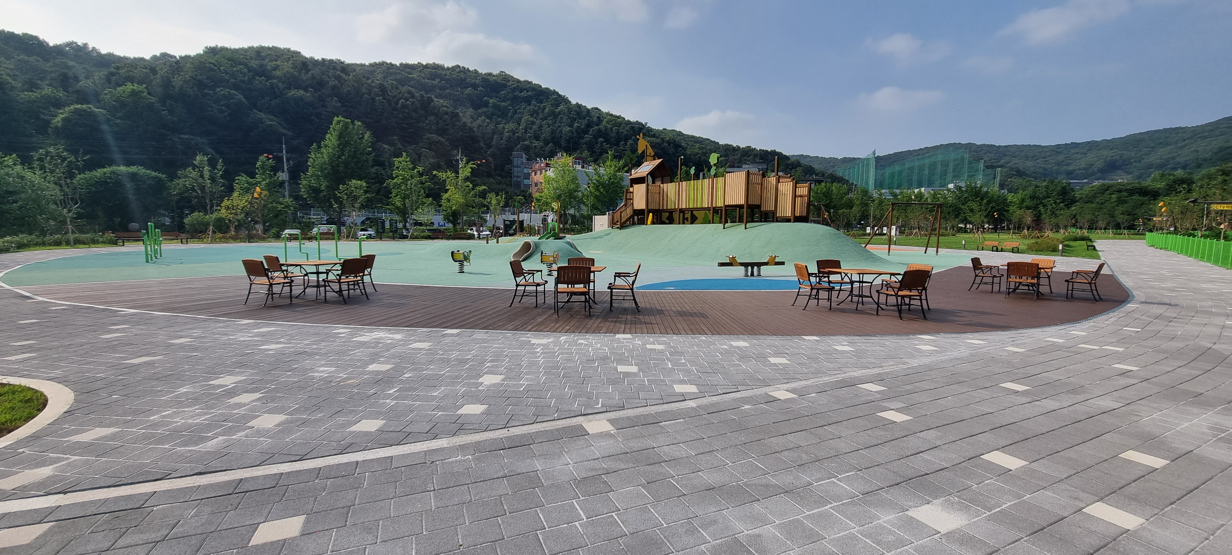 율동공원캠핑장 어린이 놀이터 전경 모습