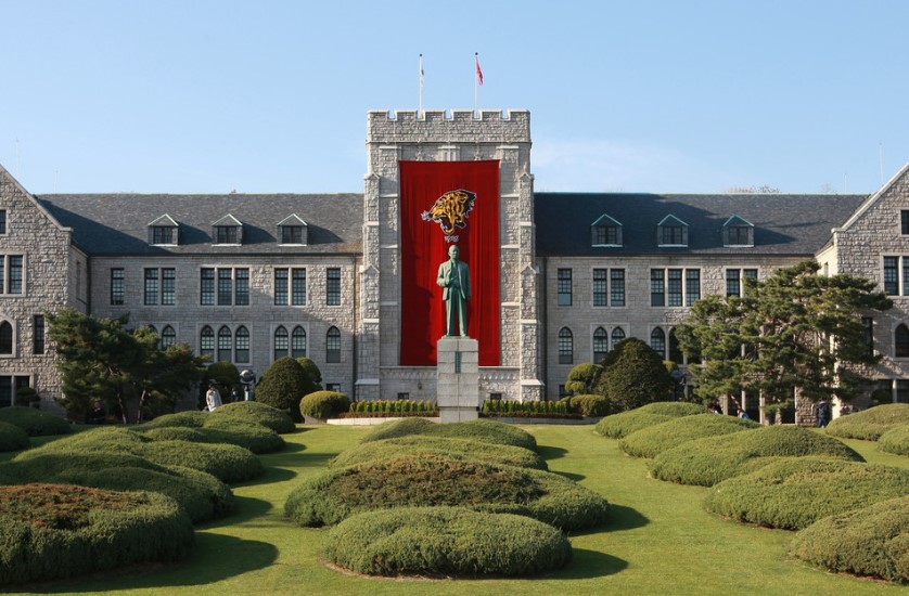 고려대학교 대표적인 이미지입니다