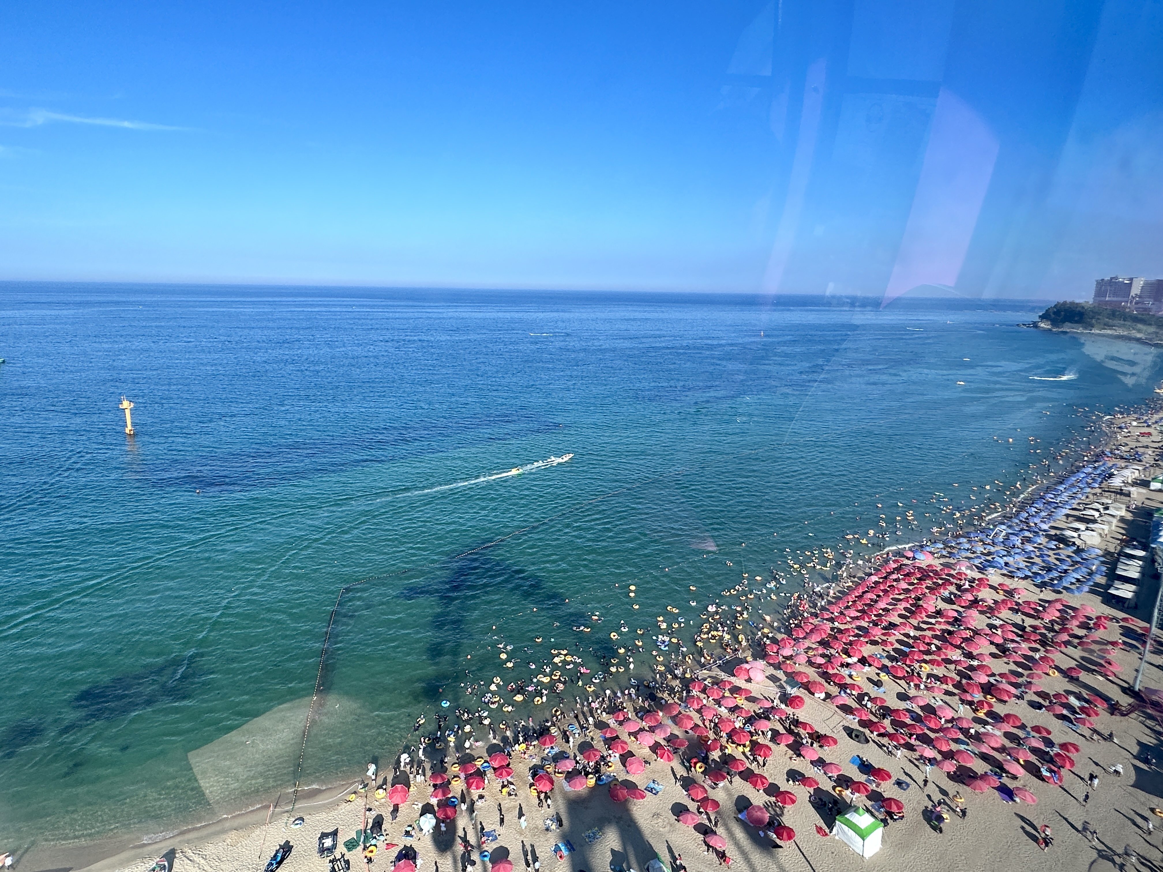 속초아이에서 내려다본 속초 해수욕장