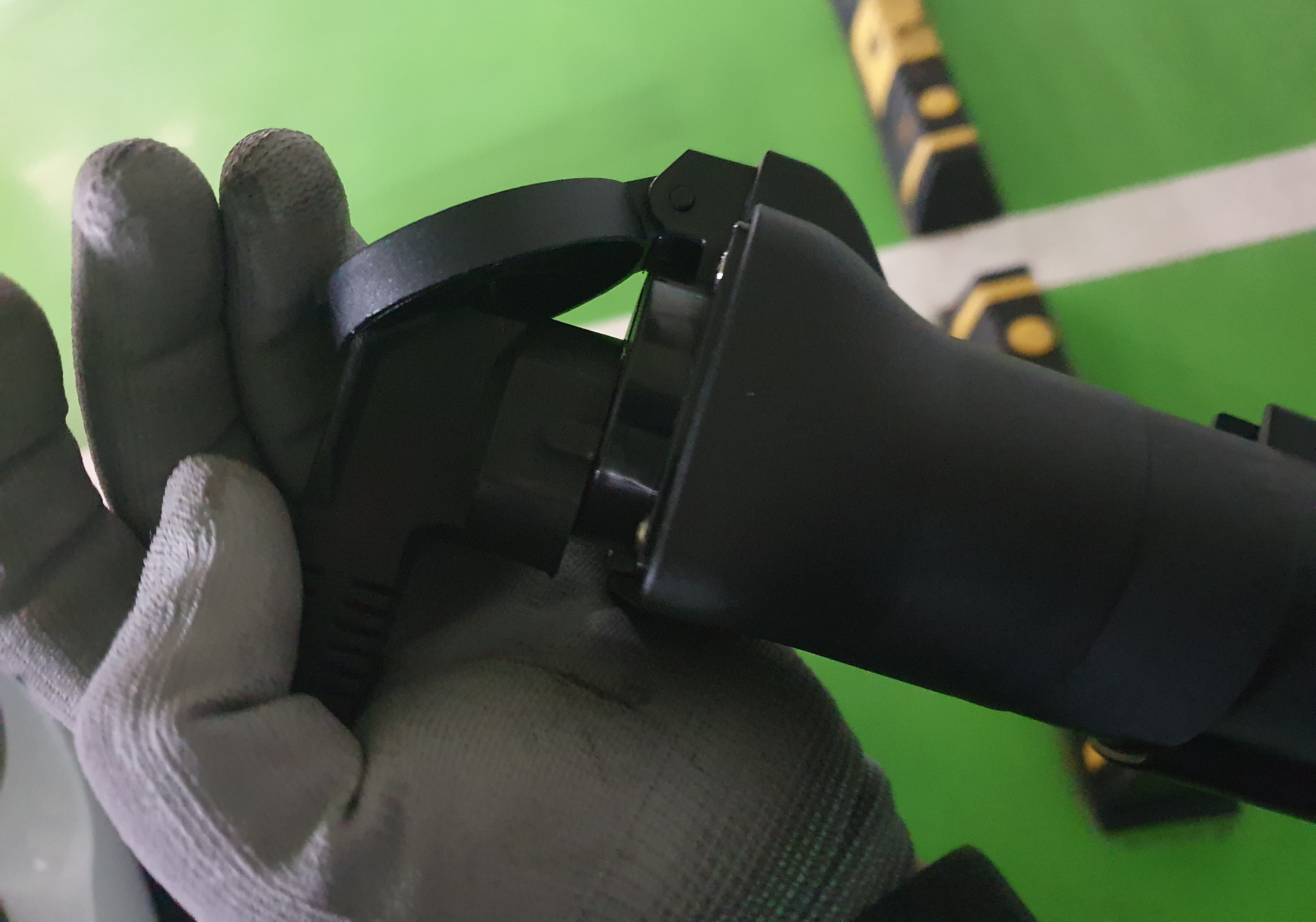 딱 돼지코 2개만 들어감. 접지 되는 부분은 따로 없어서 조금안 아쉬움.