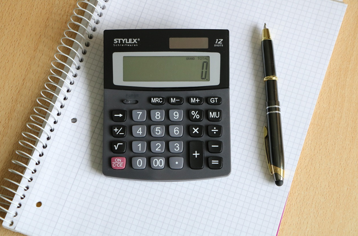 계산기, 펜, 노트