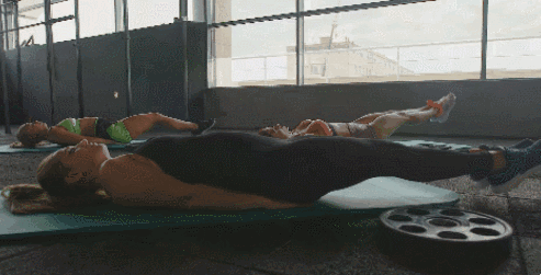 누워서 복근 만드는 가장 확실한 방법