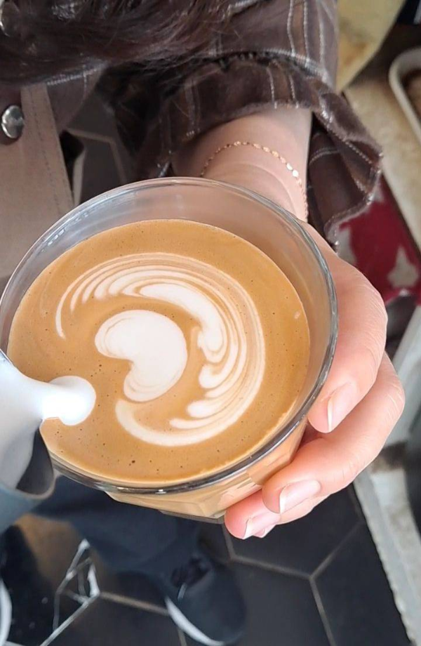 라떼아트 시연중