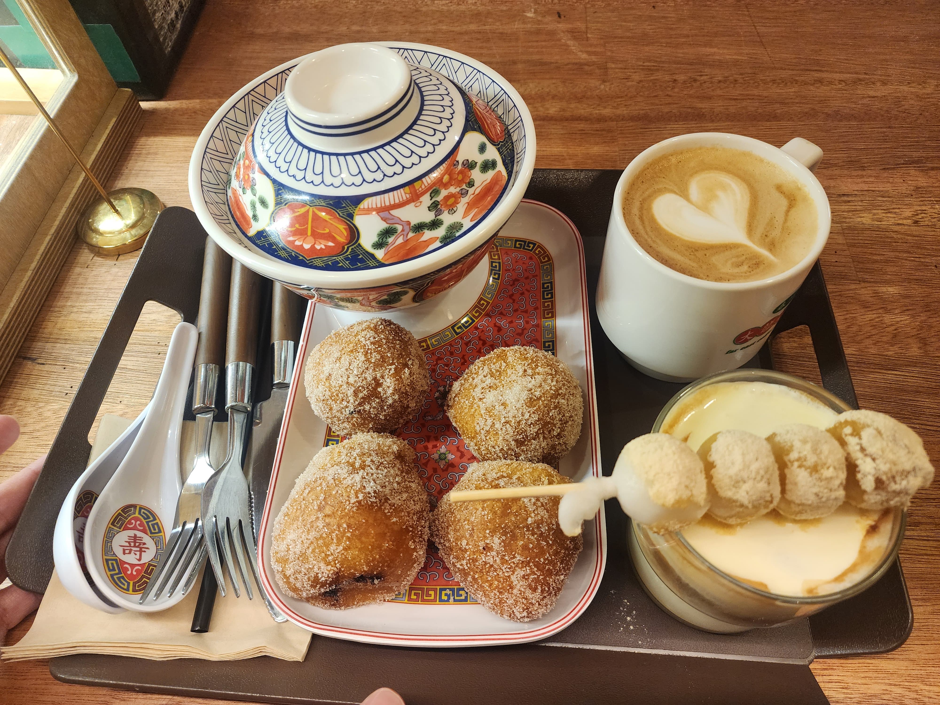 특이한 메뉴와 분위기가 있는 大龍山莊