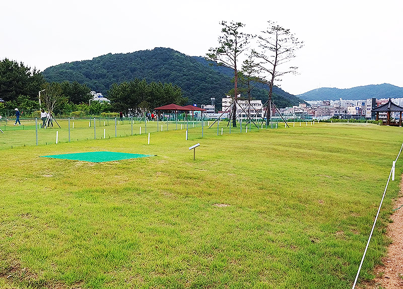 창원 용원파크골프장. 경남 창원시 진해구 용원동 1347-7 (용원체육공원)
